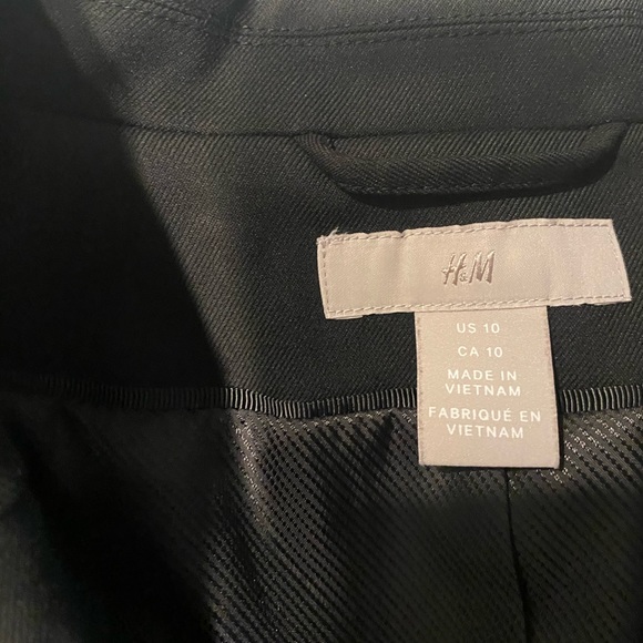 H&M Blazer - Picture 2 of 4